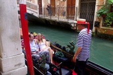 Soggiorno a Venezia e Tour privato in gondola alla scoperta dei suoi iconici canali 