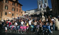 Tour di 4 ore in bici di sera: fantasmi e statue parlanti di Roma