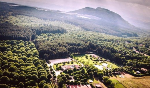 Soggiorno di 2 notti al resort Parco dei Cimini + visita con pranzo al Parco dei Mostri per 4