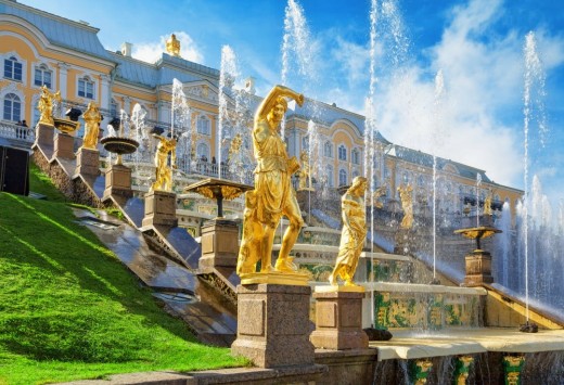 Tour privato delle residenze imperiali di San Pietroburgo con i palazzi Puskin e Peterhof