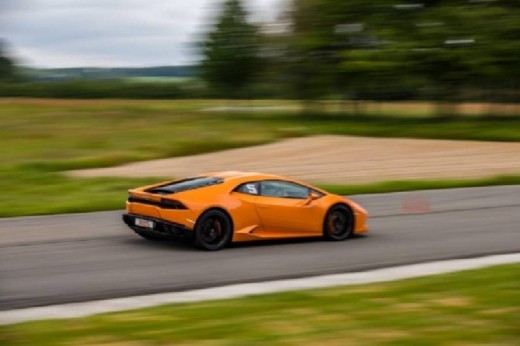 5 giri in Lamborghini nel circuito di Latina