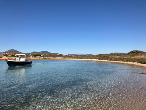 Un Sogno sul Mare: Dormire in Barca nella Baia