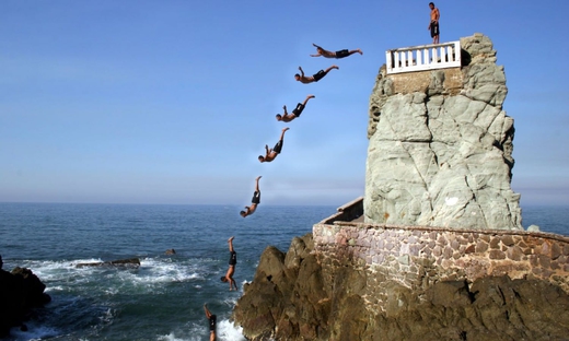 Cliff Divers Show At La Quebrada | Special And Original Gift Ideas