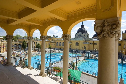 Ingresso salta fila alle terme Széchenyi di Budapest con pacchetto regalo Spa