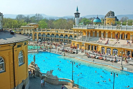 Tour Segway di Budapest di un'ora e ingresso ai bagni Széchenyi