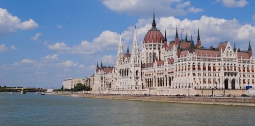 Crociera sul fiume di Budapest con pizza e birra