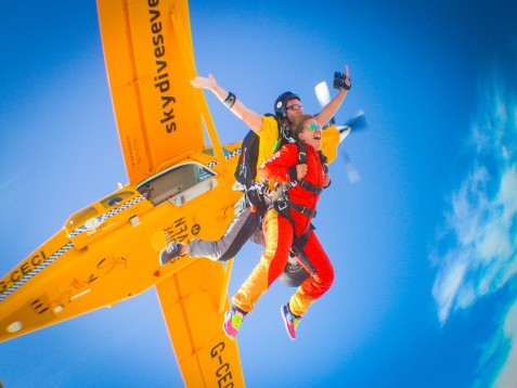 Tandem Skydiving in Hungary | 4000 meter, hand-held camera footage