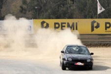 Conduzir um Carro de Rally 2 voltas + 2 voltas em co-piloto