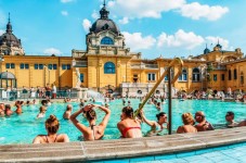 Ingresso salta fila alle terme Széchenyi di Budapest con pacchetto regalo Spa