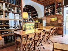 Degustazione di vino in Enoteca Storica a Roma Centro