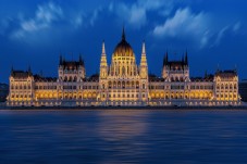 Tour del Parlamento di Budapest e crociera con cena e musica dal vivo