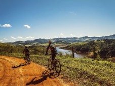 Escursione in bici con 2 bevande incluse  & soggiorno 1 notte