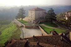 Le Cattedrali Sotterranee di Canelli - Tour in Vespa per 2 persone