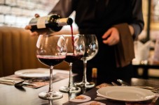 Degustazione di vino in cantina Millenaria