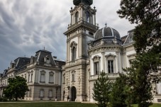 Hévíz Thermal Lake and Keszthely Castle: Private Tour from Budapest