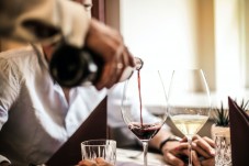 Degustazione di vino in location storica dell'Oltrepò Pavese