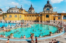 Ingresso salta fila alle terme Széchenyi di Budapest con pacchetto regalo Spa