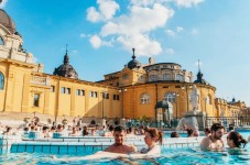 Ingresso salta fila alle terme Széchenyi di Budapest con pacchetto regalo Spa